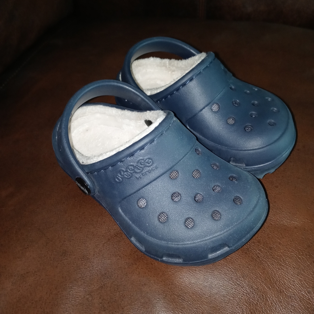 Jibbits by crocs shoes 7c